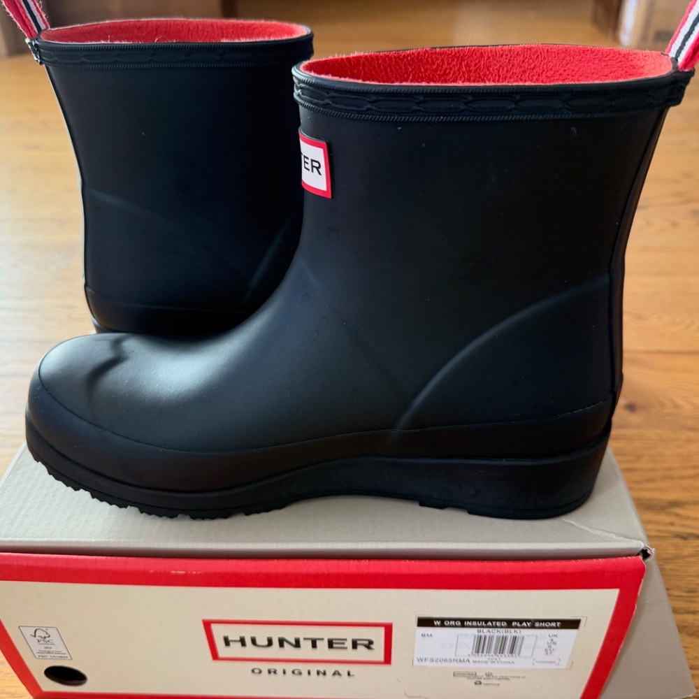 LIKE NEW Hunter Women's PLAY™ Short Rain Boots in Black (Size US 6 / EU 37) - Picture 10 of 14